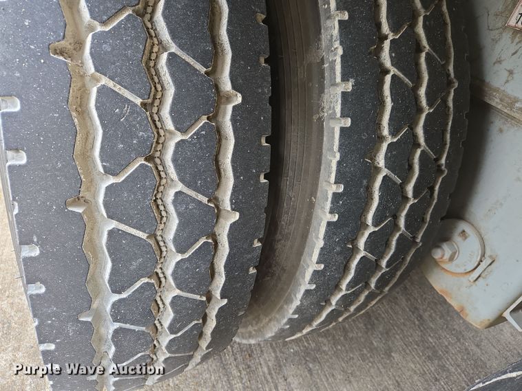 image for item DS5266 2011 Mertz 101893543 sand silo trailer