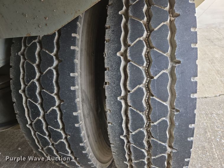 image for item DS5266 2011 Mertz 101893543 sand silo trailer