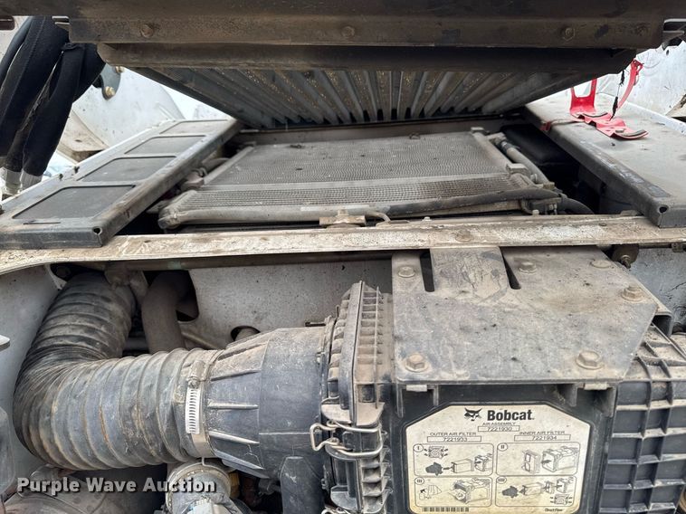 image for item DT0517 2016 Bobcat T650 tracked skid steer loader