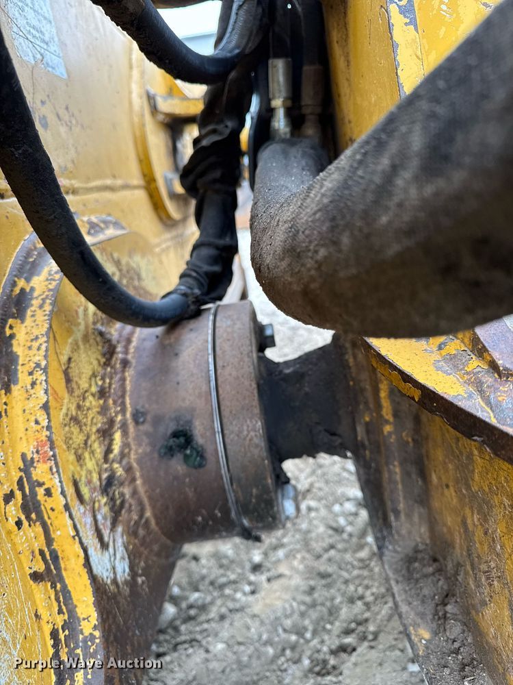 image for item DT0518 2008 John Deere 700J LGP dozer