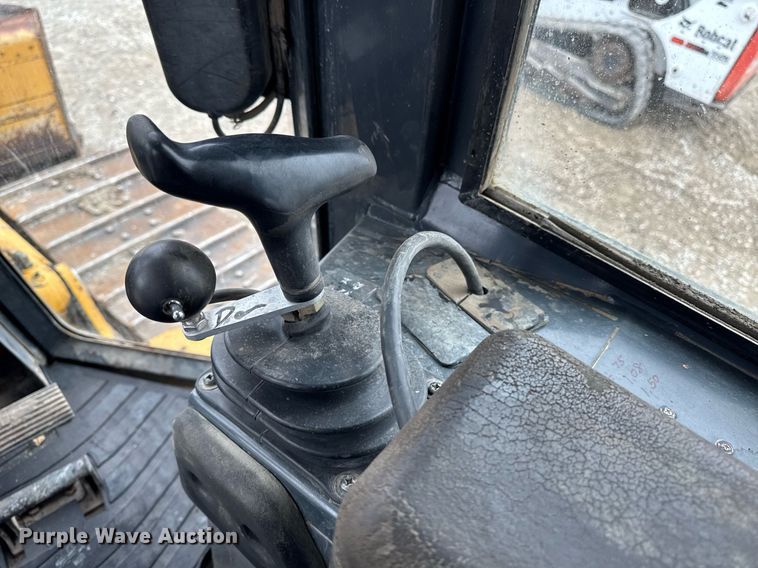 image for item DT0518 2008 John Deere 700J LGP dozer