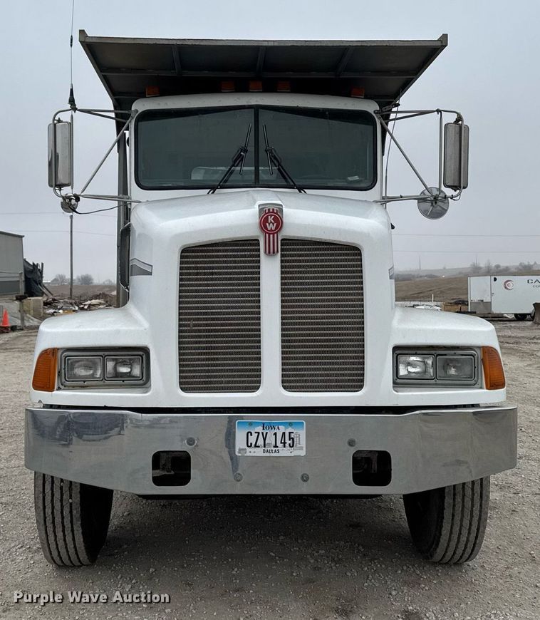 image for item DT0519 1989 Kenworth T400A truck cab and chassis with tree spade