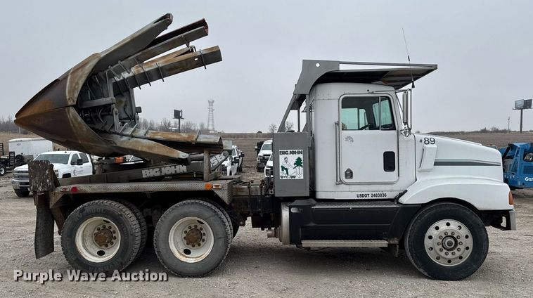 image for item DT0519 1989 Kenworth T400A truck cab and chassis with tree spade