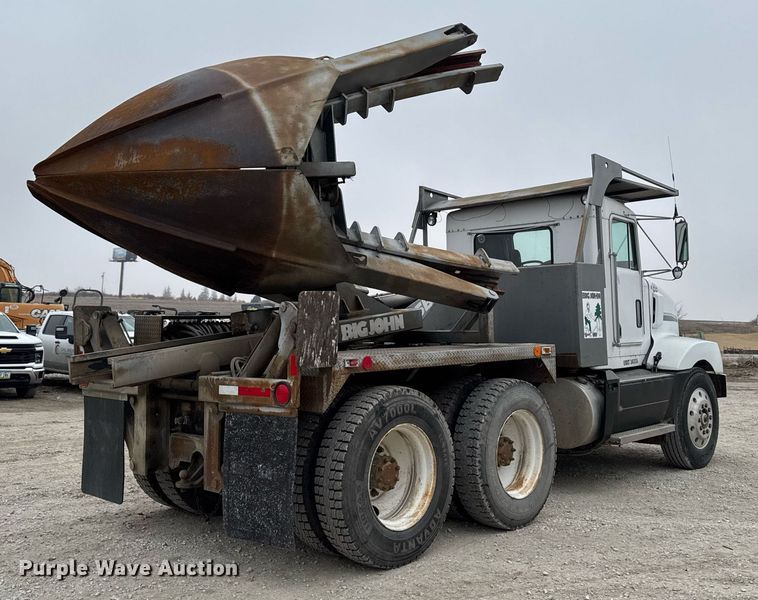 image for item DT0519 1989 Kenworth T400A truck cab and chassis with tree spade