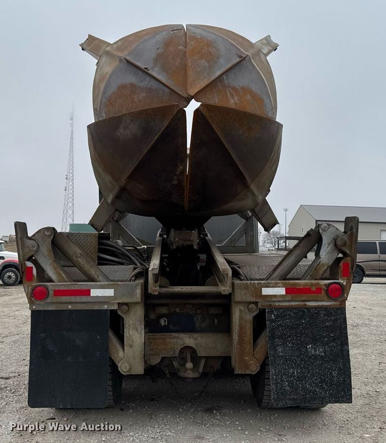 image for item DT0519 1989 Kenworth T400A truck cab and chassis with tree spade