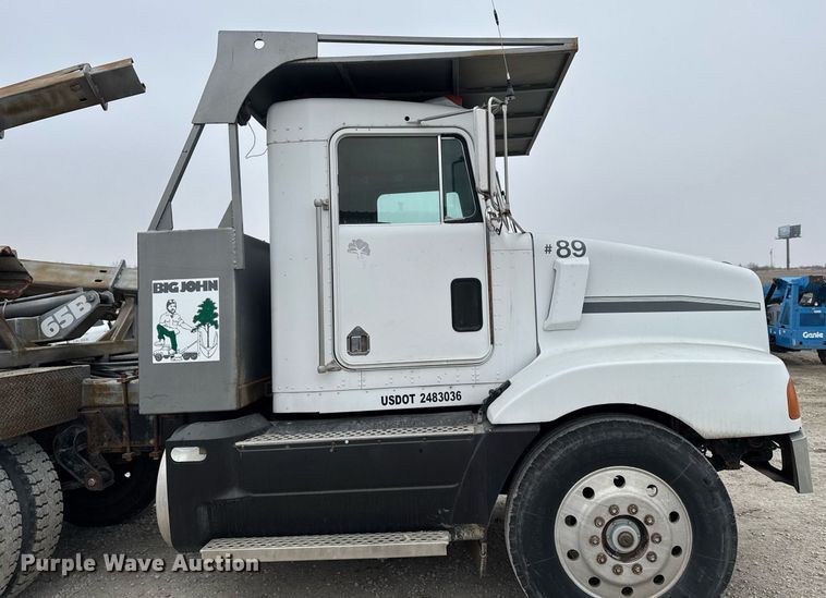 image for item DT0519 1989 Kenworth T400A truck cab and chassis with tree spade