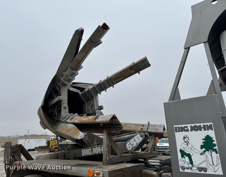 image for item DT0519 1989 Kenworth T400A truck cab and chassis with tree spade