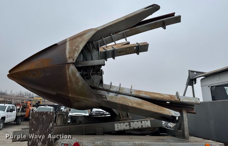 image for item DT0519 1989 Kenworth T400A truck cab and chassis with tree spade