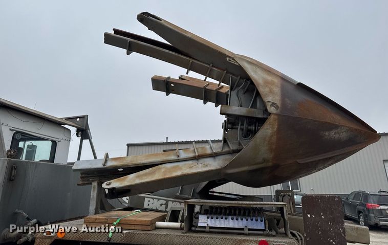 image for item DT0519 1989 Kenworth T400A truck cab and chassis with tree spade