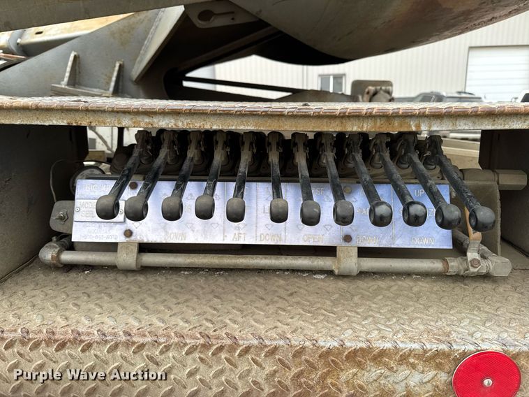 image for item DT0519 1989 Kenworth T400A truck cab and chassis with tree spade