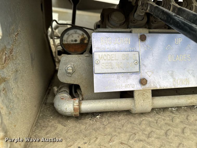 image for item DT0519 1989 Kenworth T400A truck cab and chassis with tree spade