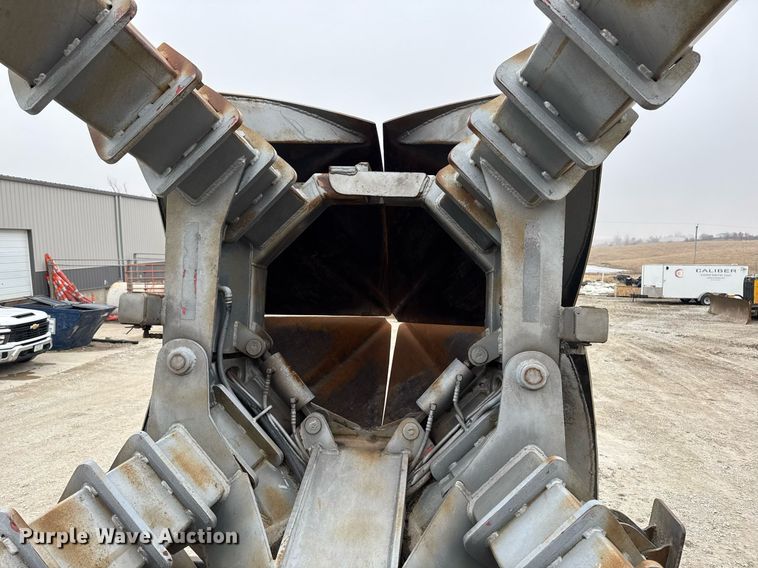 image for item DT0519 1989 Kenworth T400A truck cab and chassis with tree spade