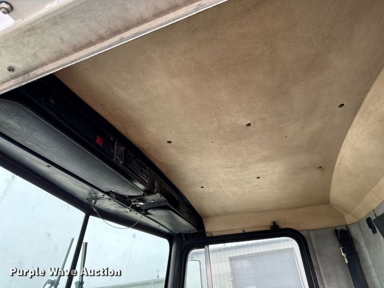 image for item DT0519 1989 Kenworth T400A truck cab and chassis with tree spade