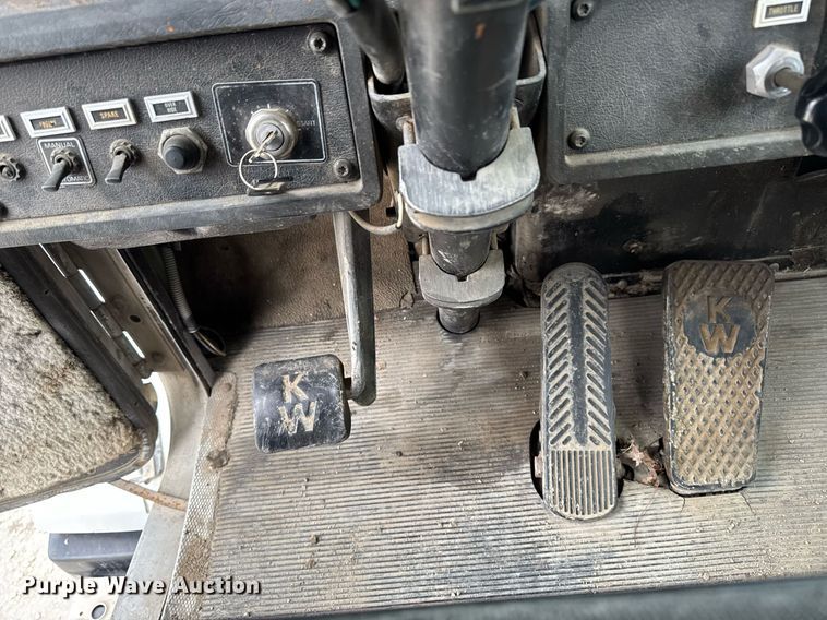 image for item DT0519 1989 Kenworth T400A truck cab and chassis with tree spade