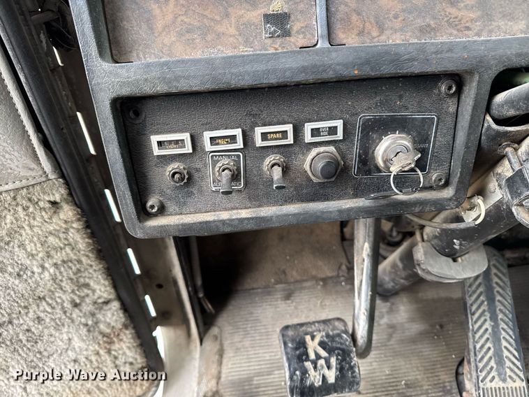 image for item DT0519 1989 Kenworth T400A truck cab and chassis with tree spade