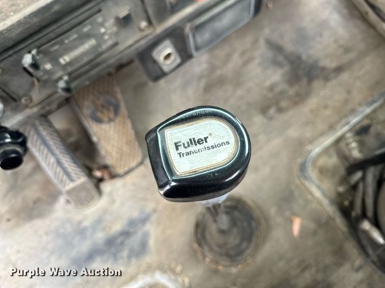 image for item DT0519 1989 Kenworth T400A truck cab and chassis with tree spade