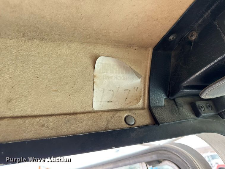 image for item DT0519 1989 Kenworth T400A truck cab and chassis with tree spade