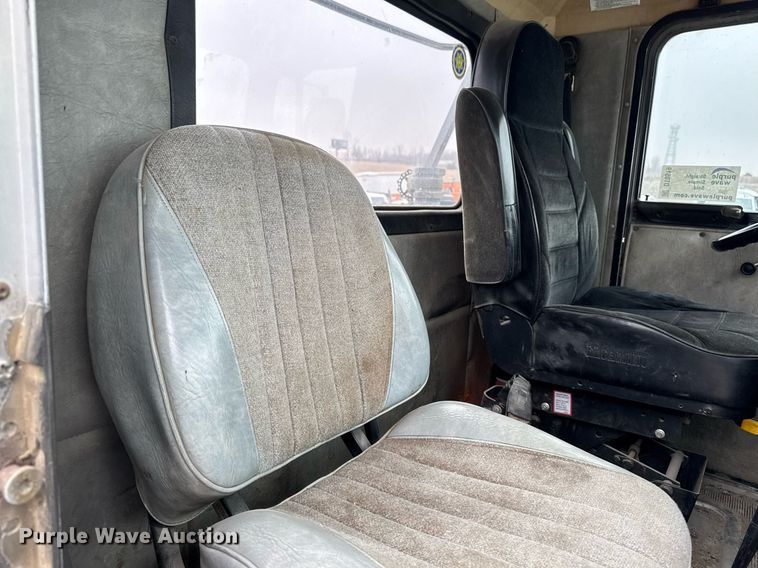 image for item DT0519 1989 Kenworth T400A truck cab and chassis with tree spade