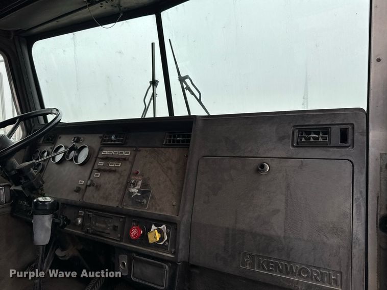 image for item DT0519 1989 Kenworth T400A truck cab and chassis with tree spade