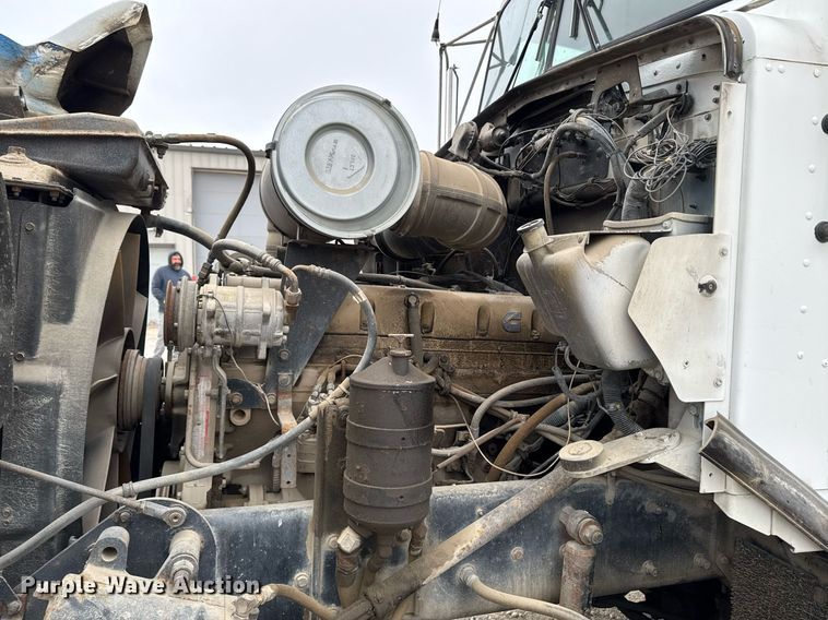 image for item DT0519 1989 Kenworth T400A truck cab and chassis with tree spade