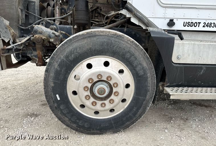 image for item DT0519 1989 Kenworth T400A truck cab and chassis with tree spade