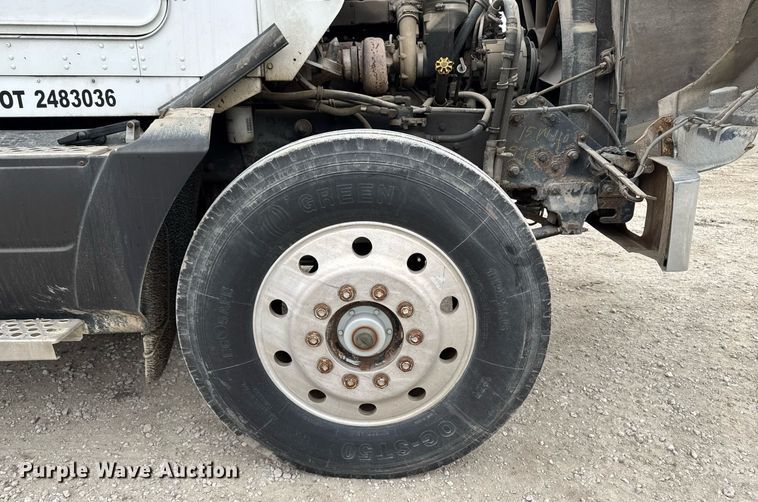 image for item DT0519 1989 Kenworth T400A truck cab and chassis with tree spade