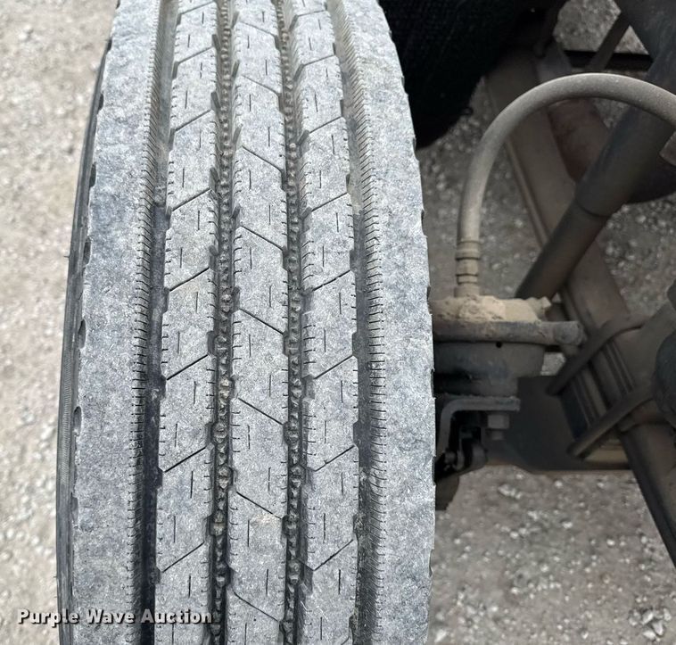 image for item DT0519 1989 Kenworth T400A truck cab and chassis with tree spade