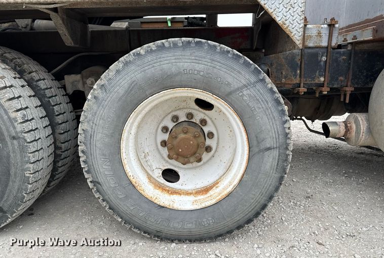 image for item DT0519 1989 Kenworth T400A truck cab and chassis with tree spade