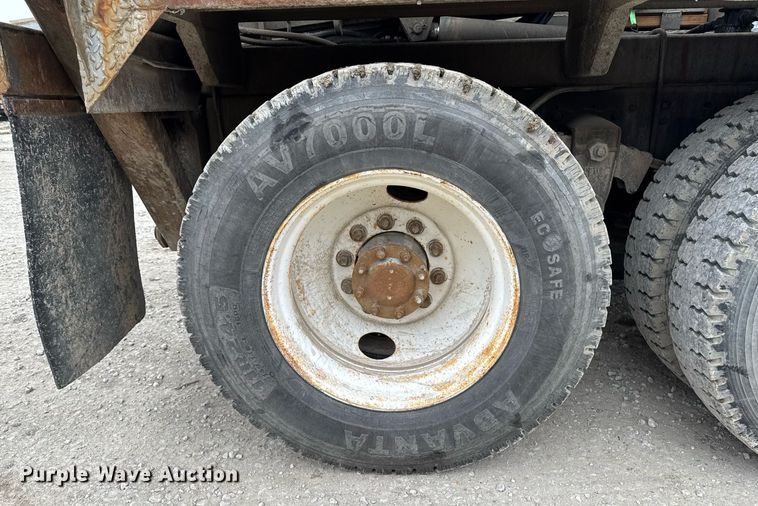 image for item DT0519 1989 Kenworth T400A truck cab and chassis with tree spade