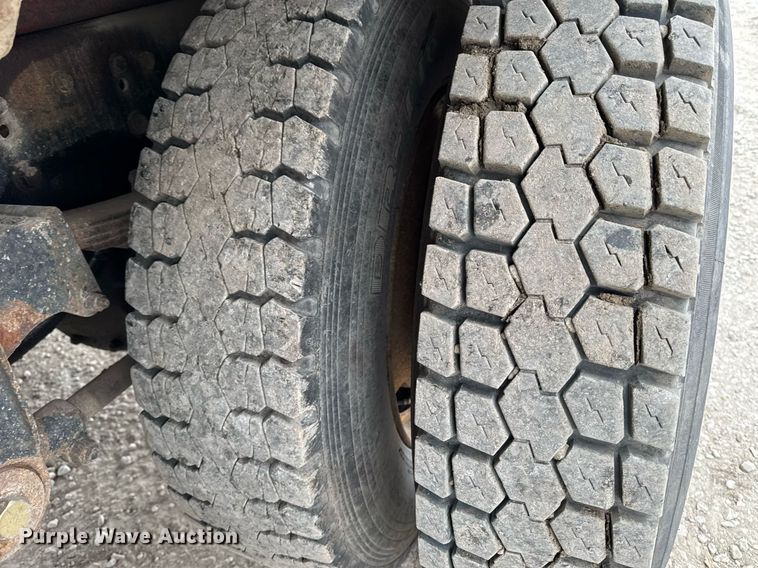 image for item DT0519 1989 Kenworth T400A truck cab and chassis with tree spade