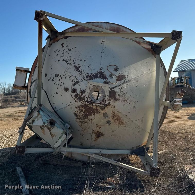 image for item DT0530 Concrete silo