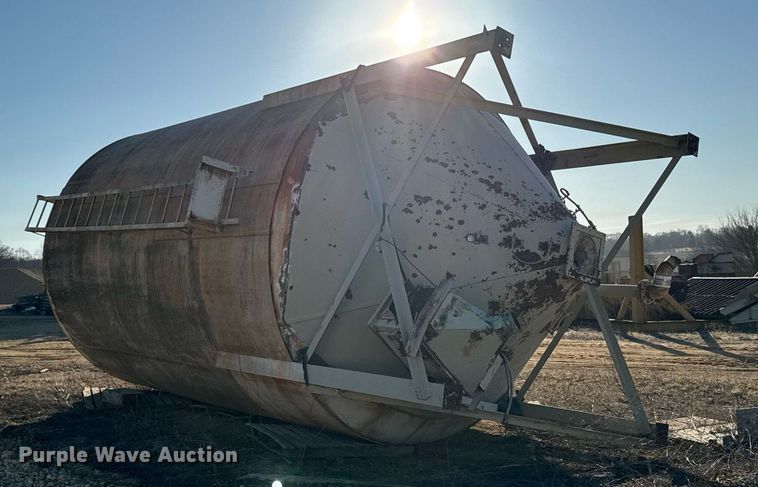 image for item DT0530 Concrete silo
