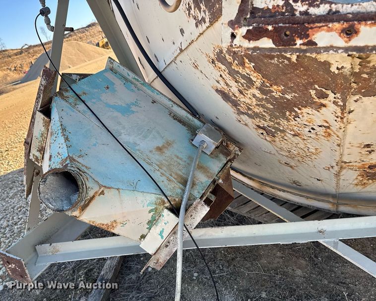 image for item DT0530 Concrete silo