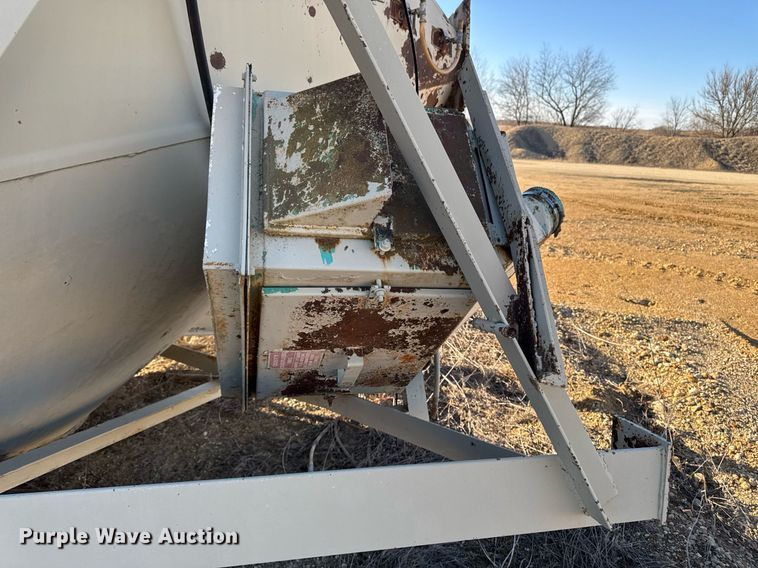 image for item DT0530 Concrete silo