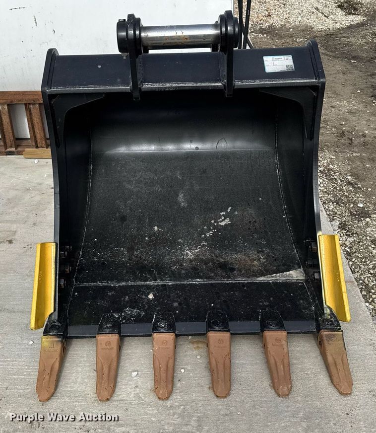 image for item DT0531 Trojan 12T-65 excavator bucket