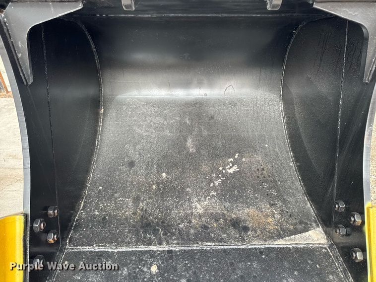 image for item DT0531 Trojan 12T-65 excavator bucket