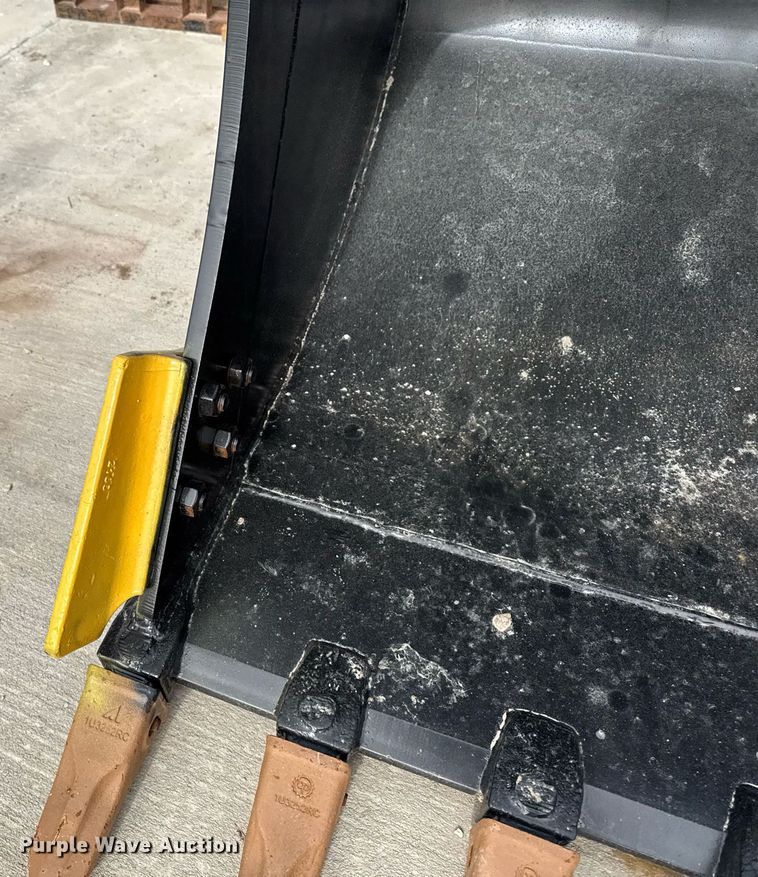 image for item DT0531 Trojan 12T-65 excavator bucket