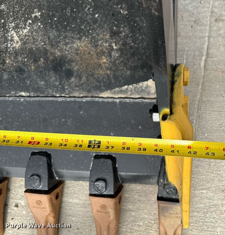 image for item DT0531 Trojan 12T-65 excavator bucket