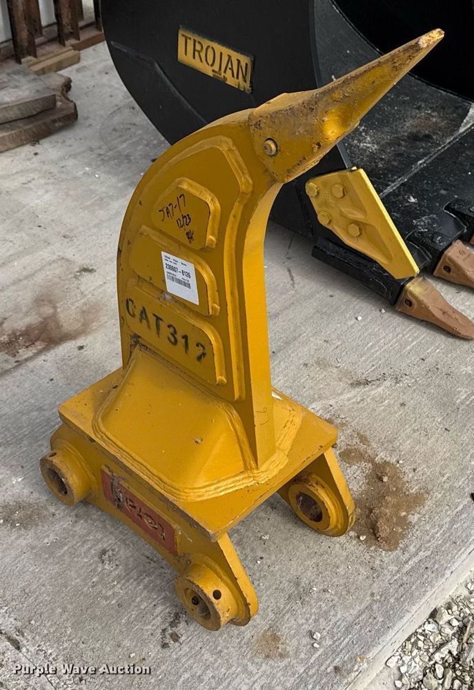 image for item DT0532 Teran excavator ripper attachment