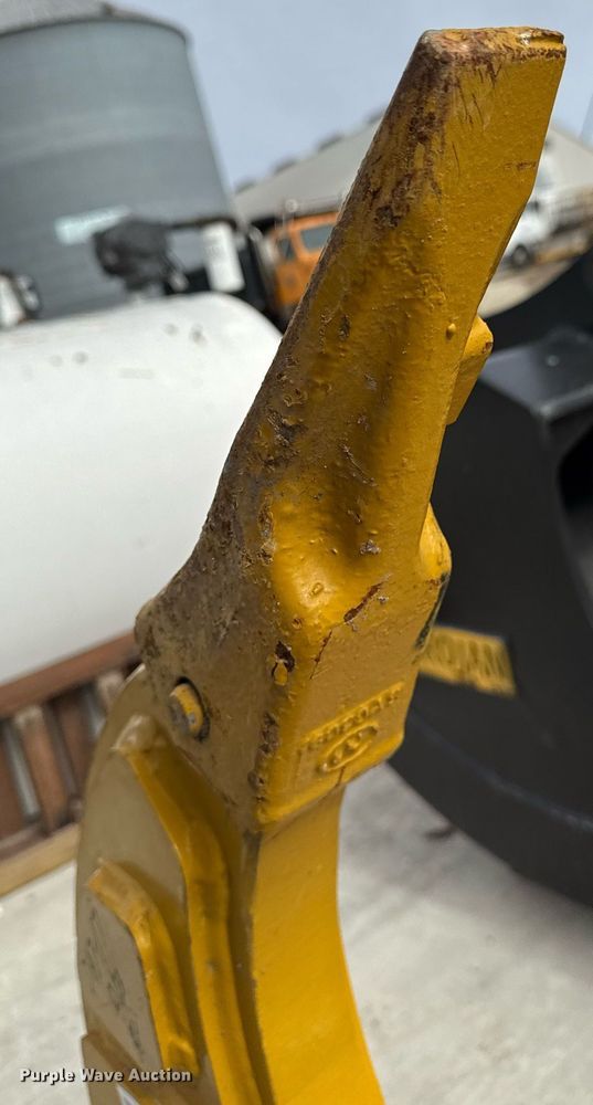 image for item DT0532 Teran excavator ripper attachment