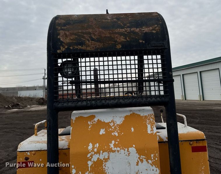 image for item DT0552 John Deere 450C track loader