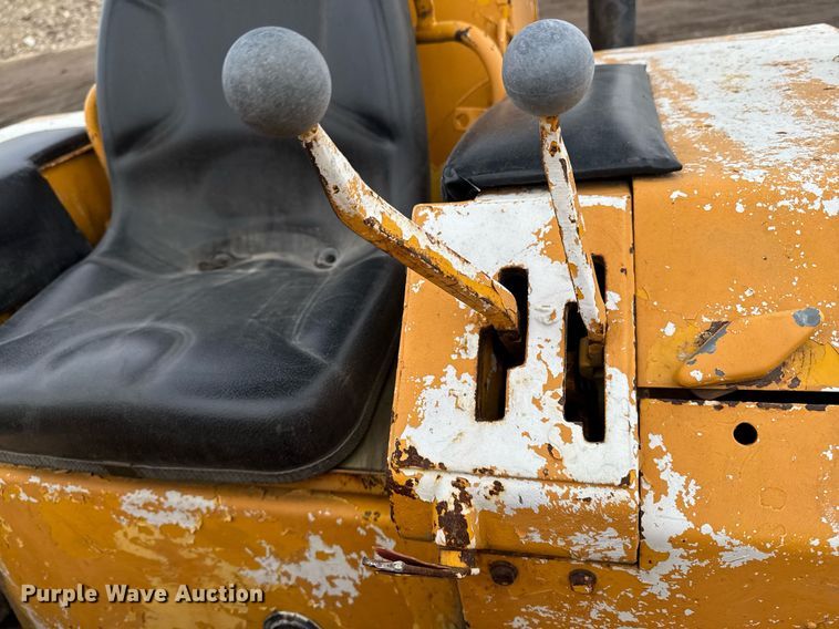 image for item DT0552 John Deere 450C track loader