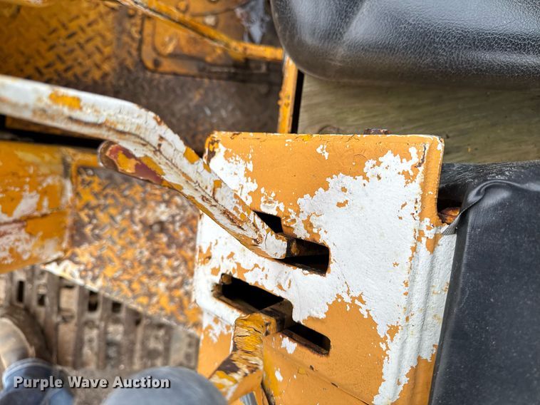 image for item DT0552 John Deere 450C track loader