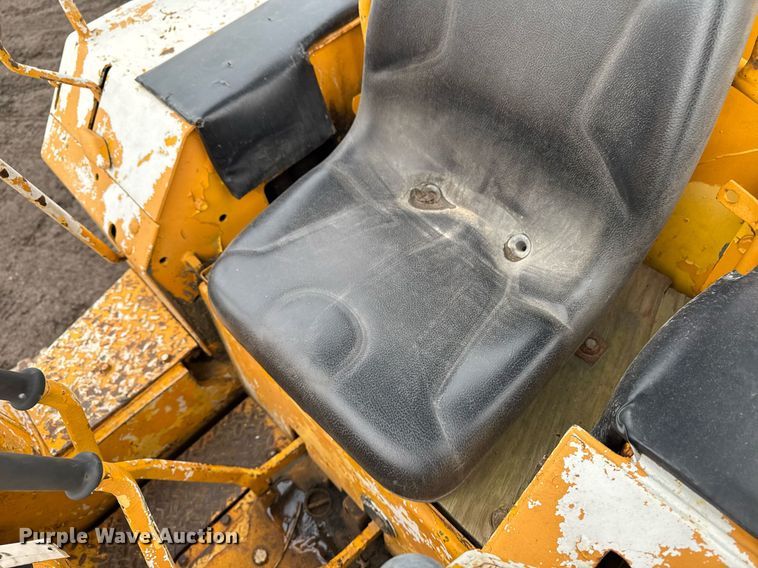 image for item DT0552 John Deere 450C track loader