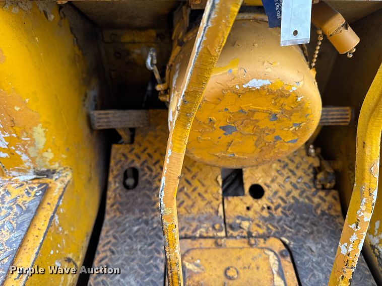 image for item DT0552 John Deere 450C track loader