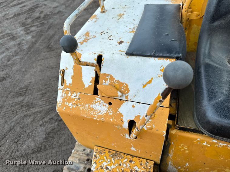 image for item DT0552 John Deere 450C track loader