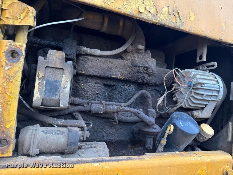 image for item DT0552 John Deere 450C track loader