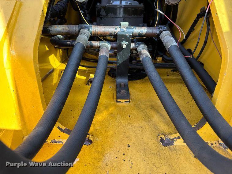 image for item DT0560 2007 John Deere 240D LC long reach excavator