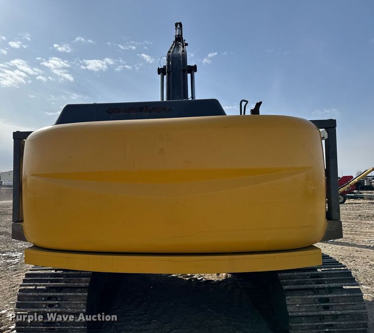 image for item DT0560 2007 John Deere 240D LC long reach excavator