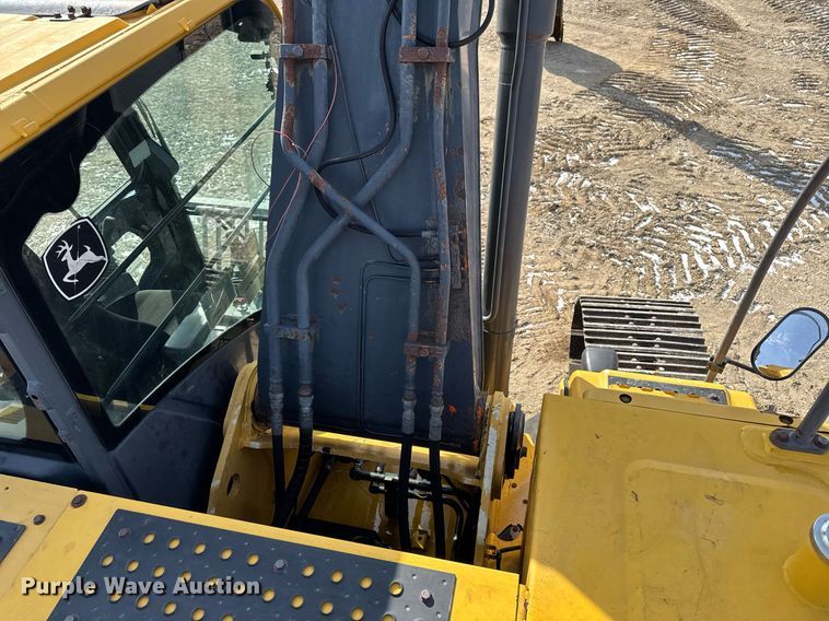 image for item DT0560 2007 John Deere 240D LC long reach excavator